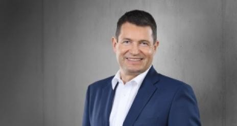 JÖRN LÜTZEN, CEO