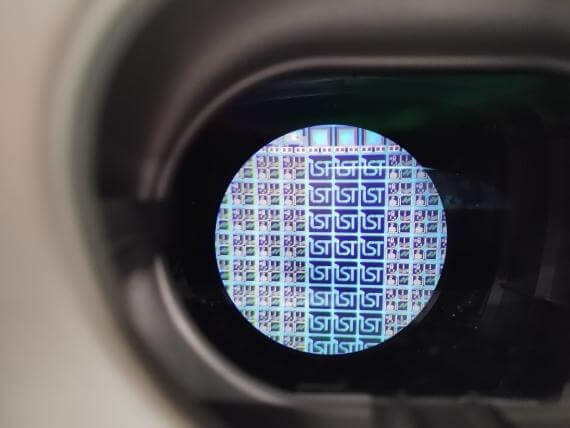 iST Silicon Chips through a microscope